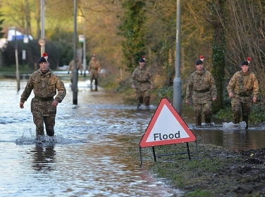 Soldiers from the Royal Regiment of Fusiliers in flooded Staines-Upon-Thames, photo by Cpl Richard Cave LBPPA/Crown Copyright CC BY-NC 2.0