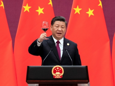 Chinese President Xi Jinping raises his glass and proposes a toast at the end of his speech during the welcome banquet, after the welcome ceremony of leaders attending the Belt and Road Forum at the Great Hall of the People in Beijing, China, April 26, 2019, photo by Nicolas Asfour/Reuters