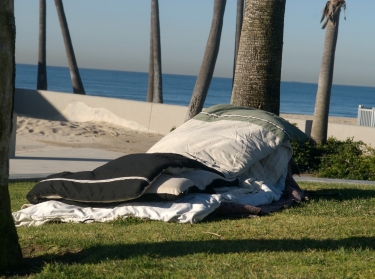 Bedding on the ground near Venice beach