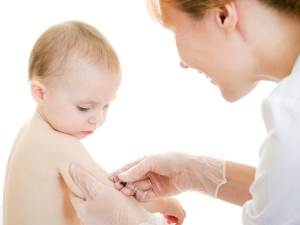 Doctor giving a baby a vaccination shot