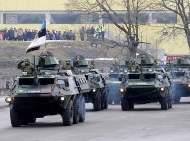Estonian soldiers in a military parade celebrate Estonia's Independence Day near the Russian border in Narva, February 24, 2015