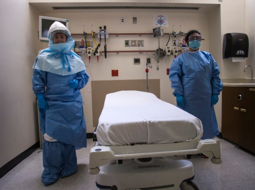 Hospital staff wear gear to protect them from an Ebola virus infection in the emergency department of Bellevue Hospital in Manhattan, New York, October 8, 2014