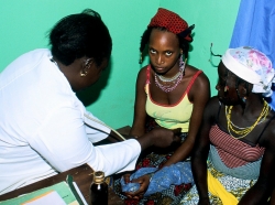 Nigerian women receive health checkup at clinic