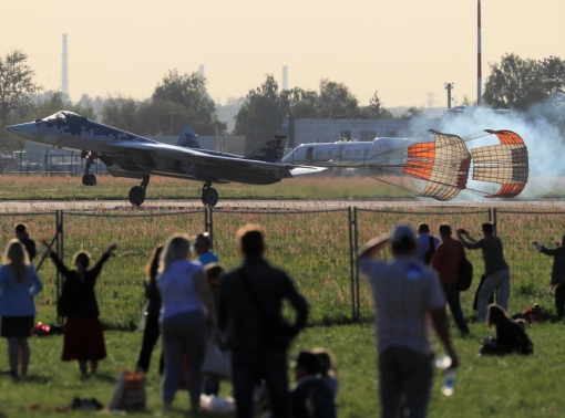 Spectators watch a Russian Sukhoi Su-57 fighter jet landing after a demonstration flight at the MAKS-2019 air show in Zhukovsky outside Moscow, Russia August 29, 2019, photo by Tatyana Makeyeva/Reuters