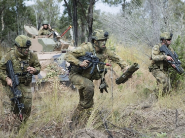 Australian soldiers from Battlegroup War Horse take part in the final assault on Williamson Airfield in the Shoalwater Bay Training Area, Rockhampton, Queensland, during Exercise Hamel, June 27, 2018, photo by U.S. Army