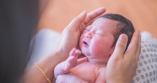 Cradle Swapping, Where would you start looking when you realized your  newborn is swapped? 🍼 After finding out that her newborn has symptoms of  substance withdrawals