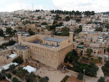 An aerial view shows the Cave of the Patriarchs, a site sacred to Jews and Muslims, in the Palestinian city of Hebron in the Israeli-occupied West Bank, November 2, 2020, photo by Ilan Rosenberg/Reuters