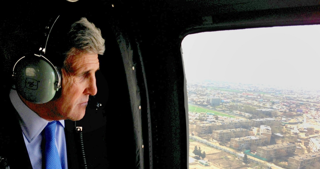 U.S. Secretary of State John Kerry views Kabul from the window of a Black Hawk military helicopter in Kabul, Afghanistan, March 26, 2013