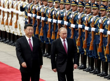 Chinese President Xi Jinping and Russian President Vladimir Putin attend a welcome ceremony outside the Great Hall of the People in Beijing, China June 8, 2018