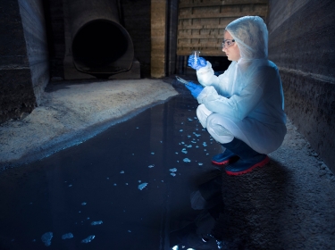 Scientist taking water samples, photo by Smederevac/Getty Images